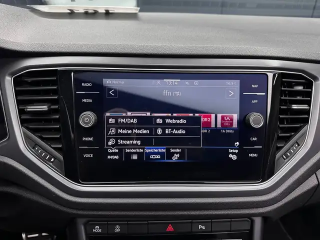 Volkswagen T-Roc view 23