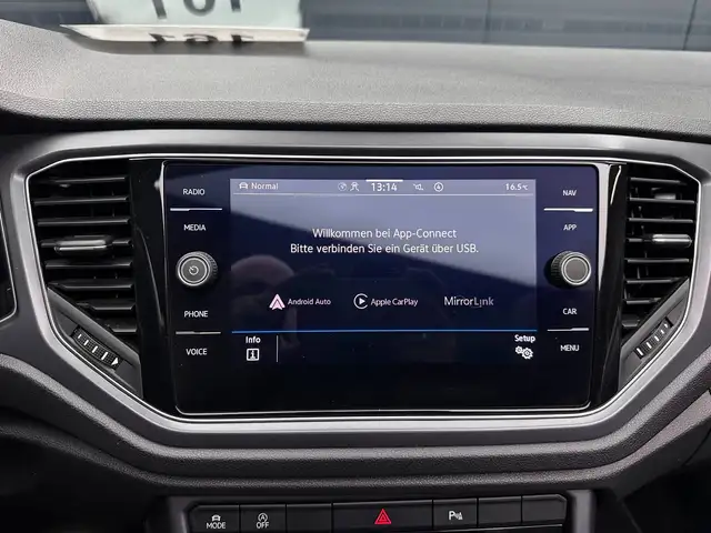 Volkswagen T-Roc view 21