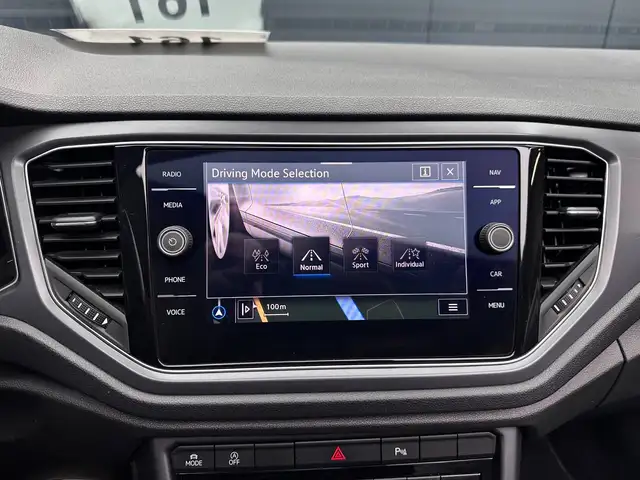 Volkswagen T-Roc view 20