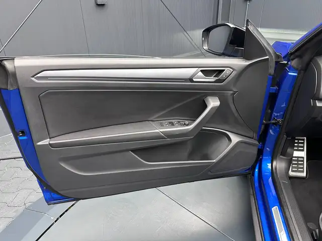 Volkswagen T-Roc view 13