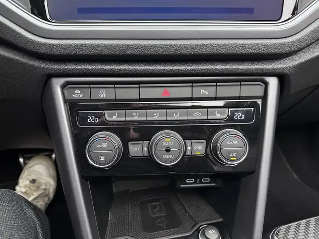 Volkswagen T-Roc view 18