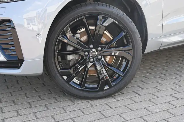 Volvo XC60 view 11