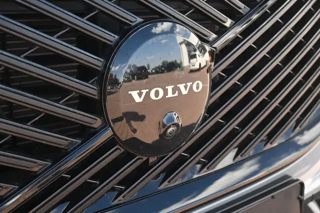 Volvo XC60 view 9