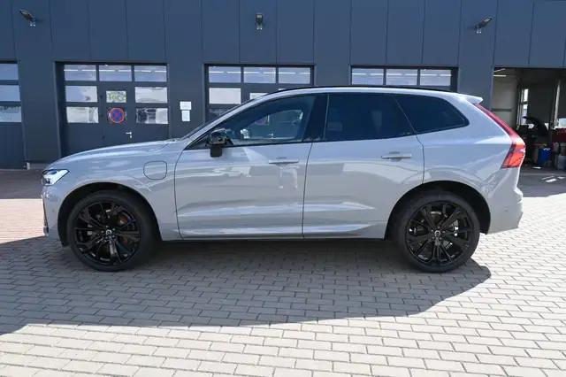 Volvo XC60 view 2