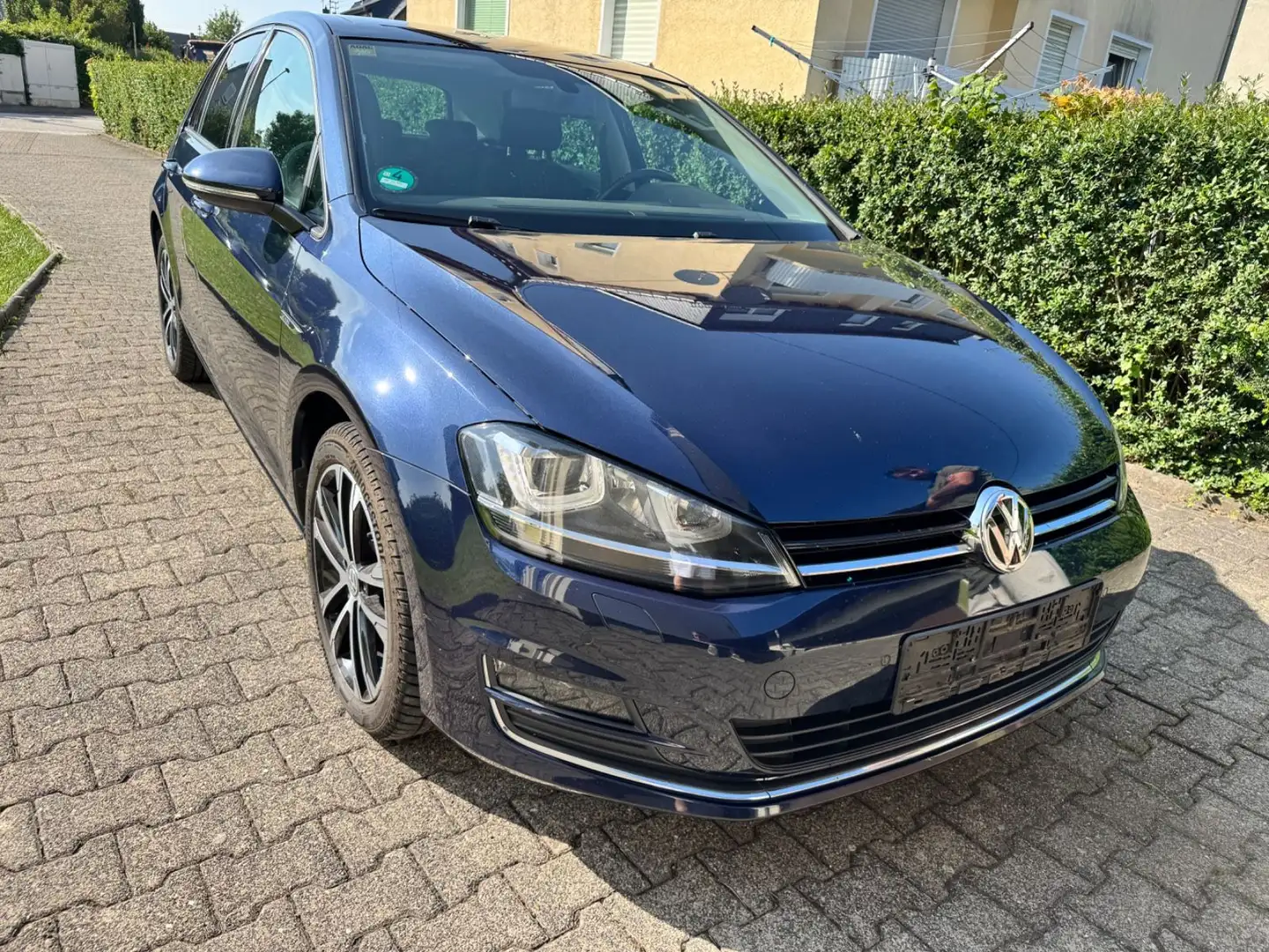 Volkswagen Golf VII Lounge BMT 4Motion Pano Standhzg Xenon Blau - 1