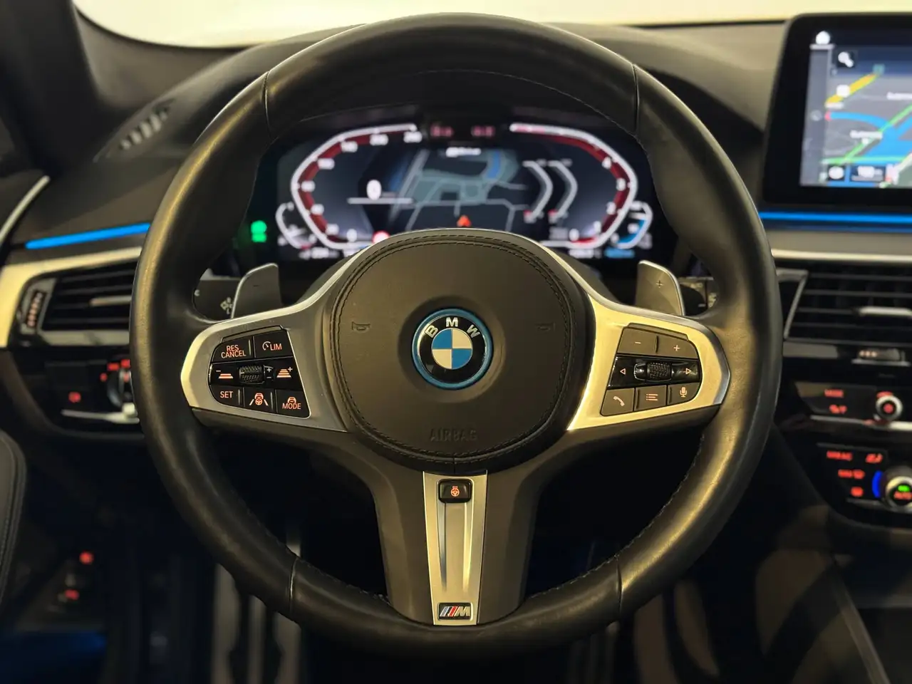 BMW 530 e xDrive Touring MSport/DrivAssProff/HarmanKardon/Head-up/Keyless/stuurverw/..., миниатюра 17