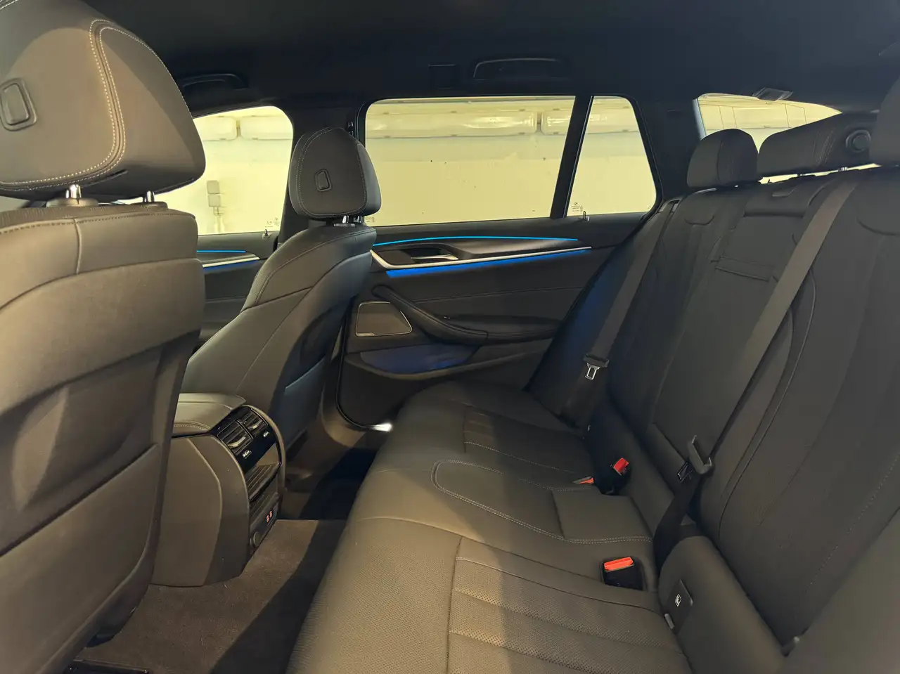 BMW 530 e xDrive Touring MSport/DrivAssProff/HarmanKardon/Head-up/Keyless/stuurverw/..., миниатюра 14