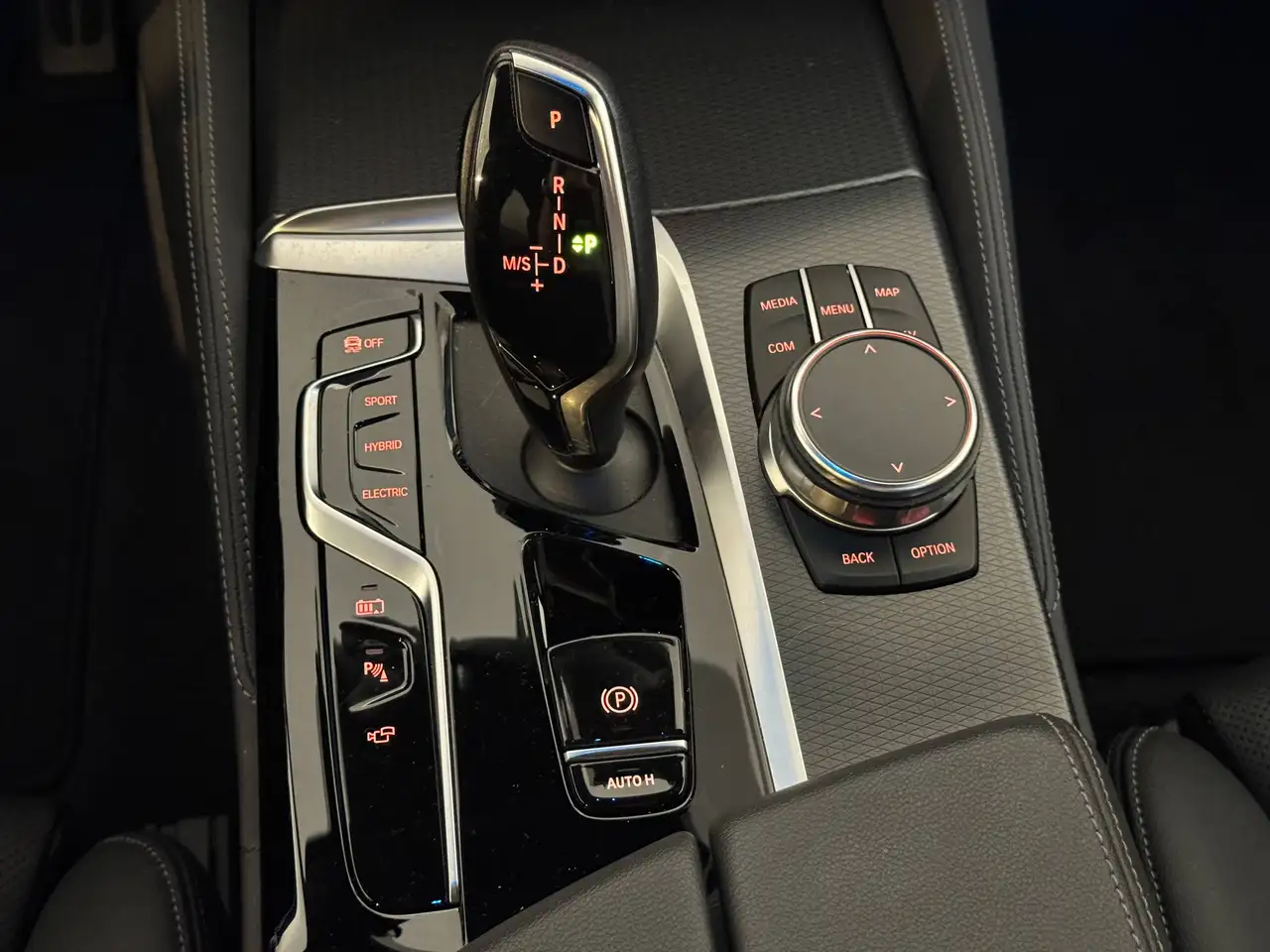 BMW 530 e xDrive Touring MSport/DrivAssProff/HarmanKardon/Head-up/Keyless/stuurverw/..., миниатюра 28
