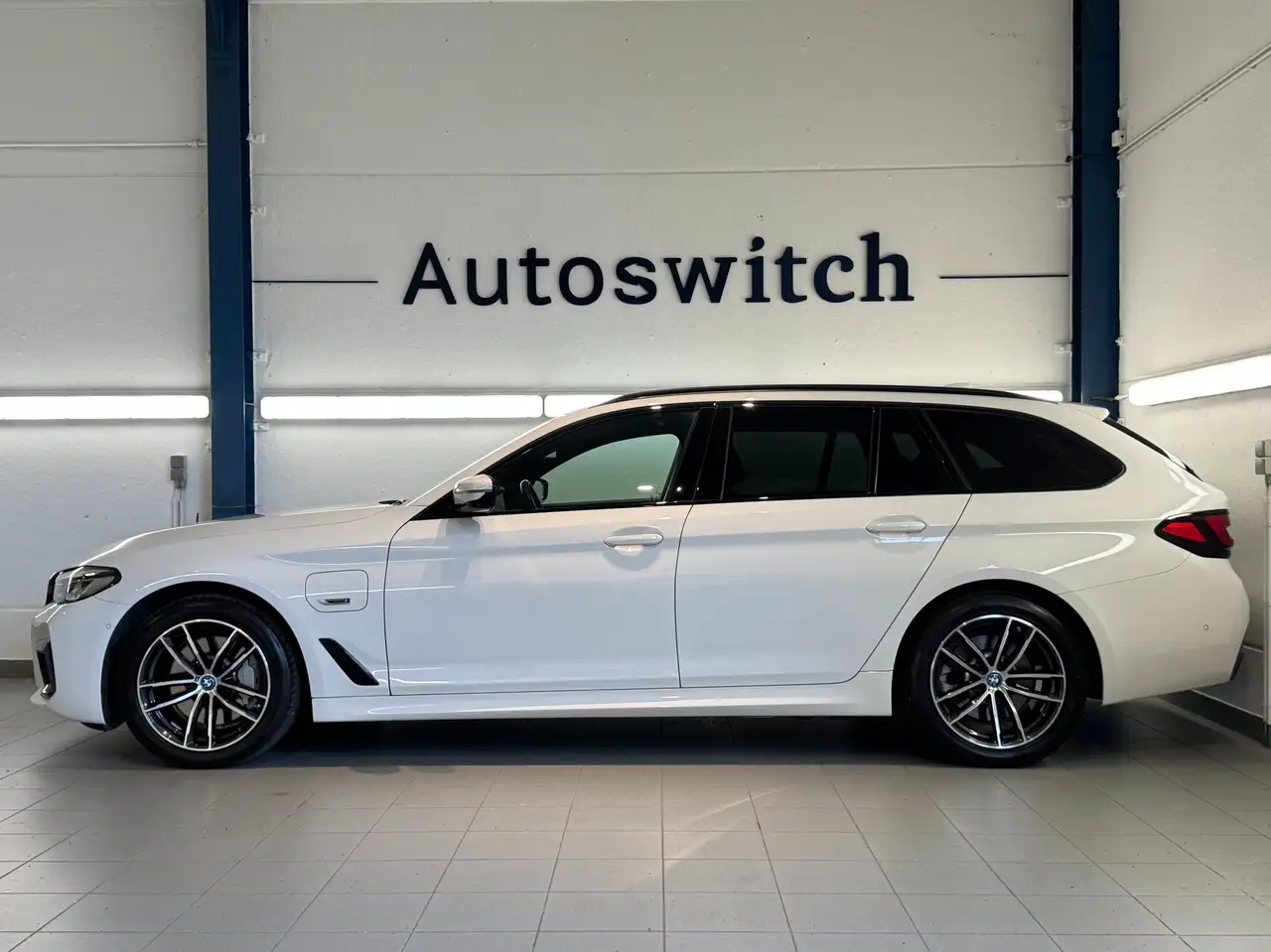 BMW 530 e xDrive Touring MSport/DrivAssProff/HarmanKardon/Head-up/Keyless/stuurverw/..., миниатюра 3
