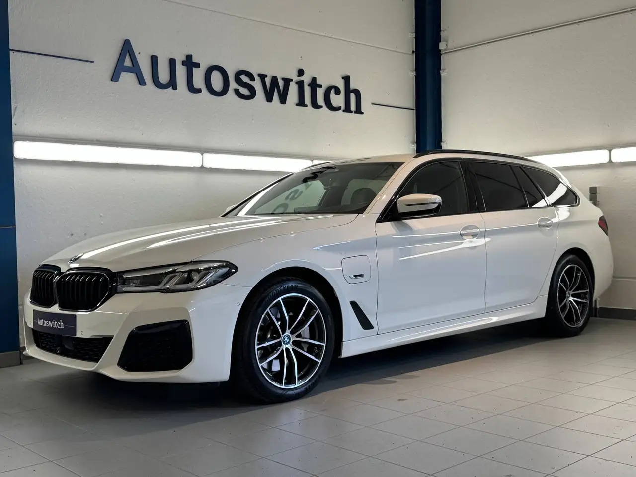 BMW 530 e xDrive Touring MSport/DrivAssProff/HarmanKardon/Head-up/Keyless/stuurverw/..., миниатюра 7