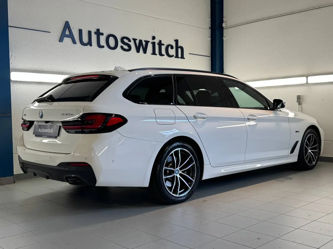 BMW 530 e xDrive Touring MSport/DrivAssProff/HarmanKardon/Head-up/Keyless/stuurverw/..., миниатюра 6
