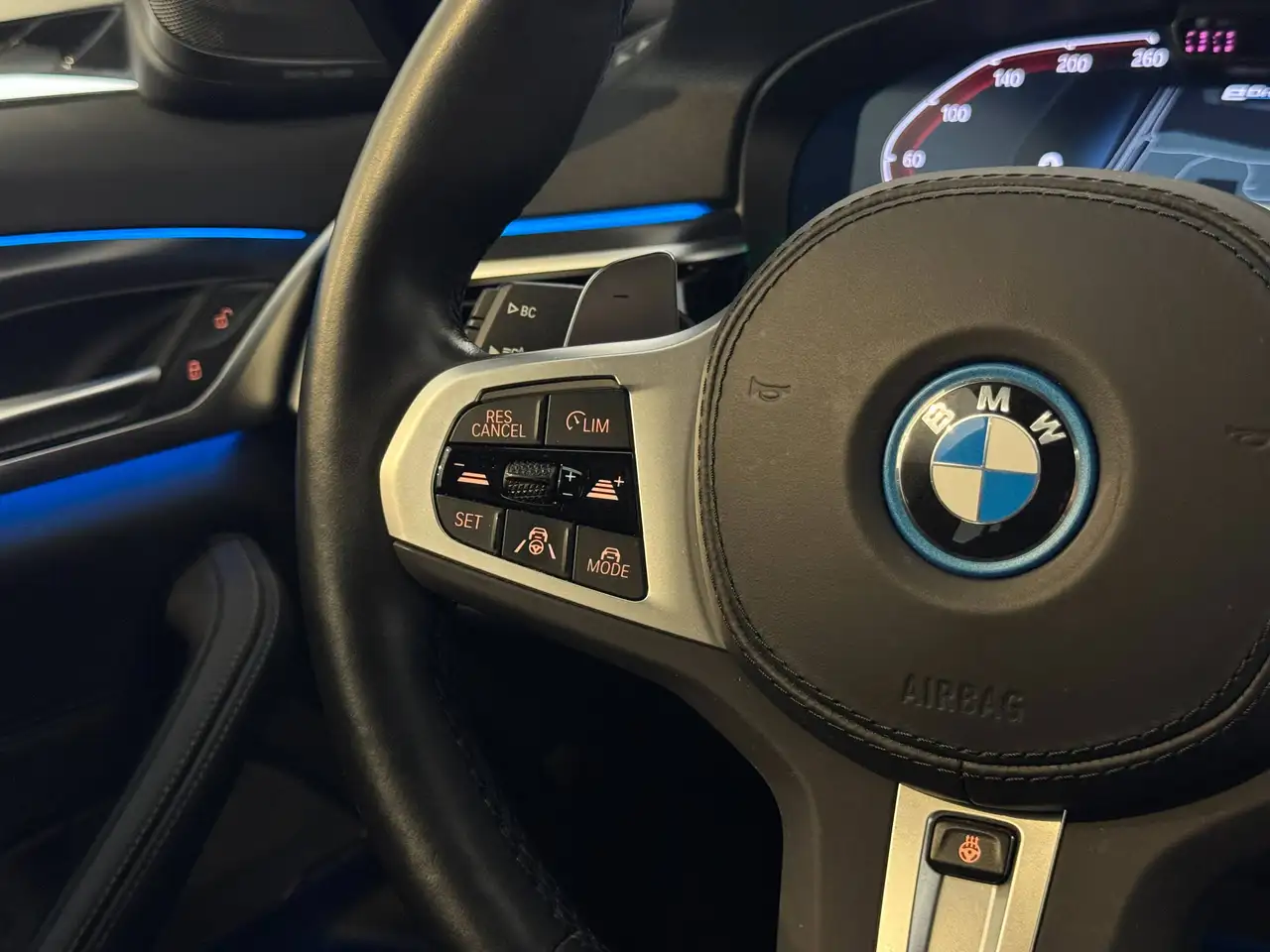 BMW 530 e xDrive Touring MSport/DrivAssProff/HarmanKardon/Head-up/Keyless/stuurverw/..., миниатюра 18