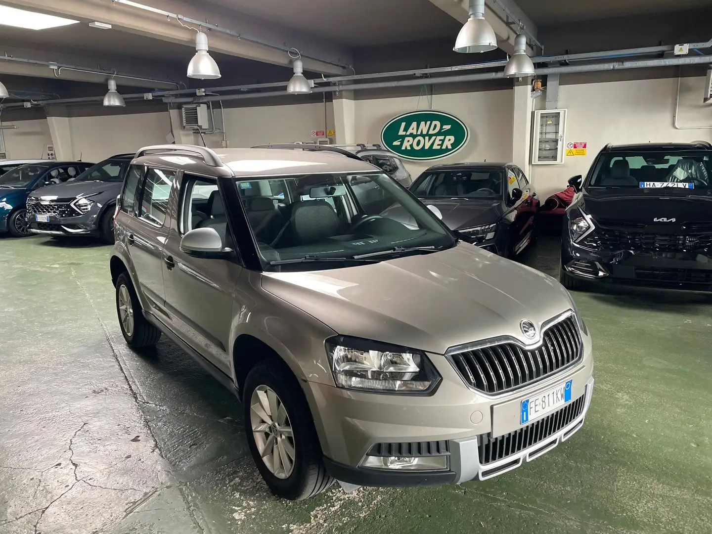 Skoda Yeti 2.0 tdi euro 6 NEOPATENTATI OK Grigio - 1