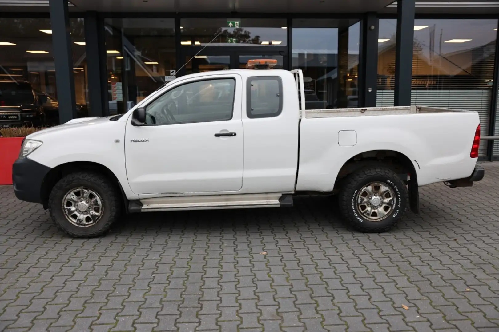 Toyota Hilux 2.5 D-4D X-TRA CAB VX 4WD VAN Blanc - 2