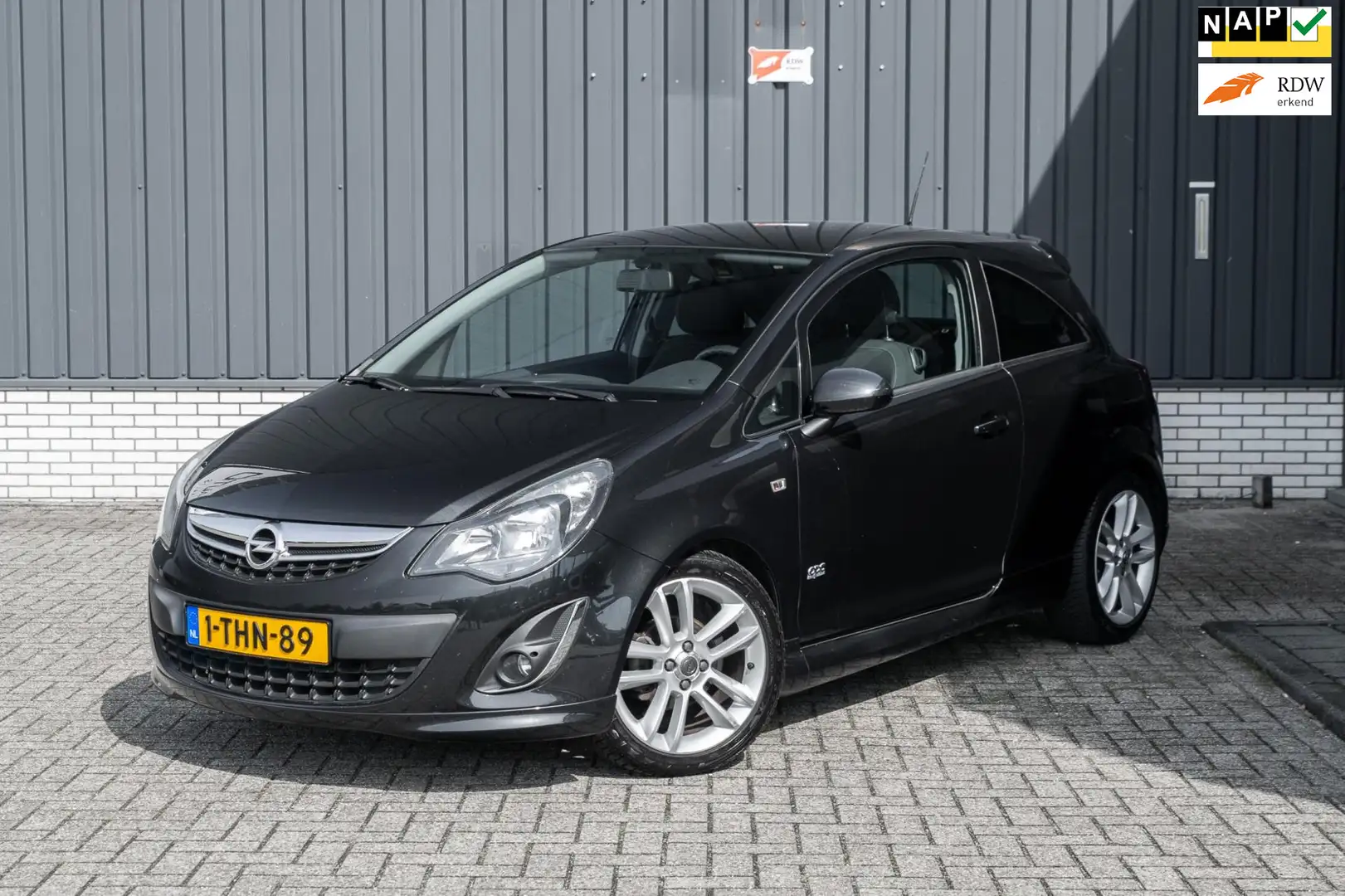 Opel Corsa 1.4-16V Color Edition OPC-Line*Navigatie*Airco* Zwart - 1