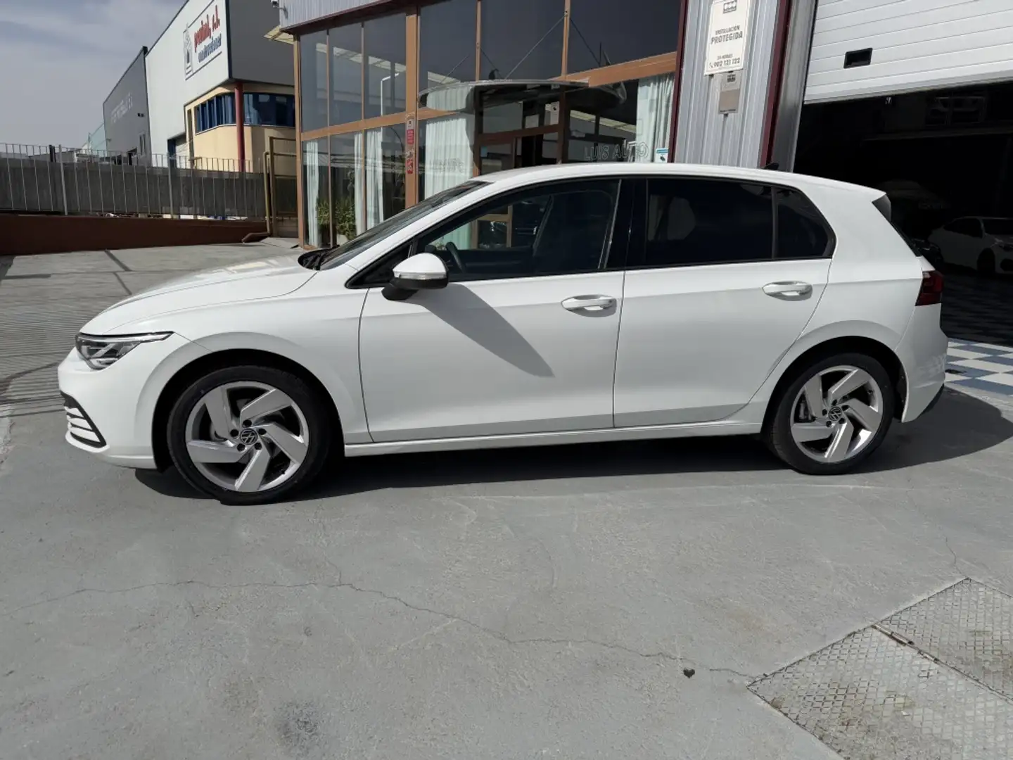 Volkswagen Golf 2.0TDI R-Line DSG 110kW - 2