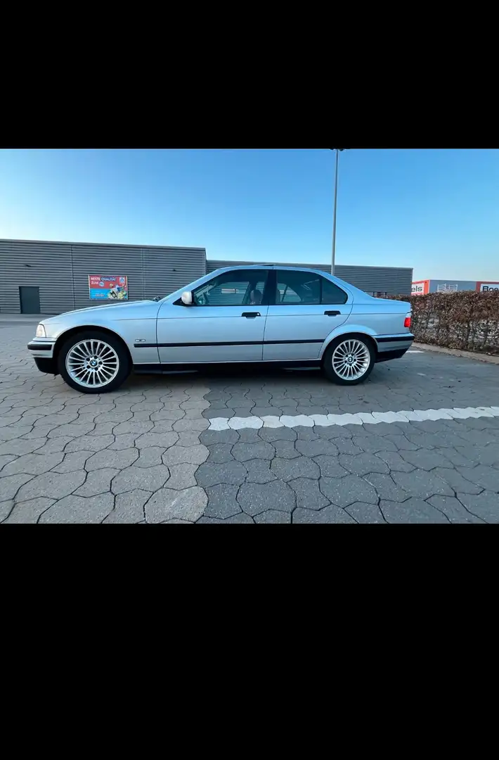 BMW 320 320i Sport Edition Gris - 2