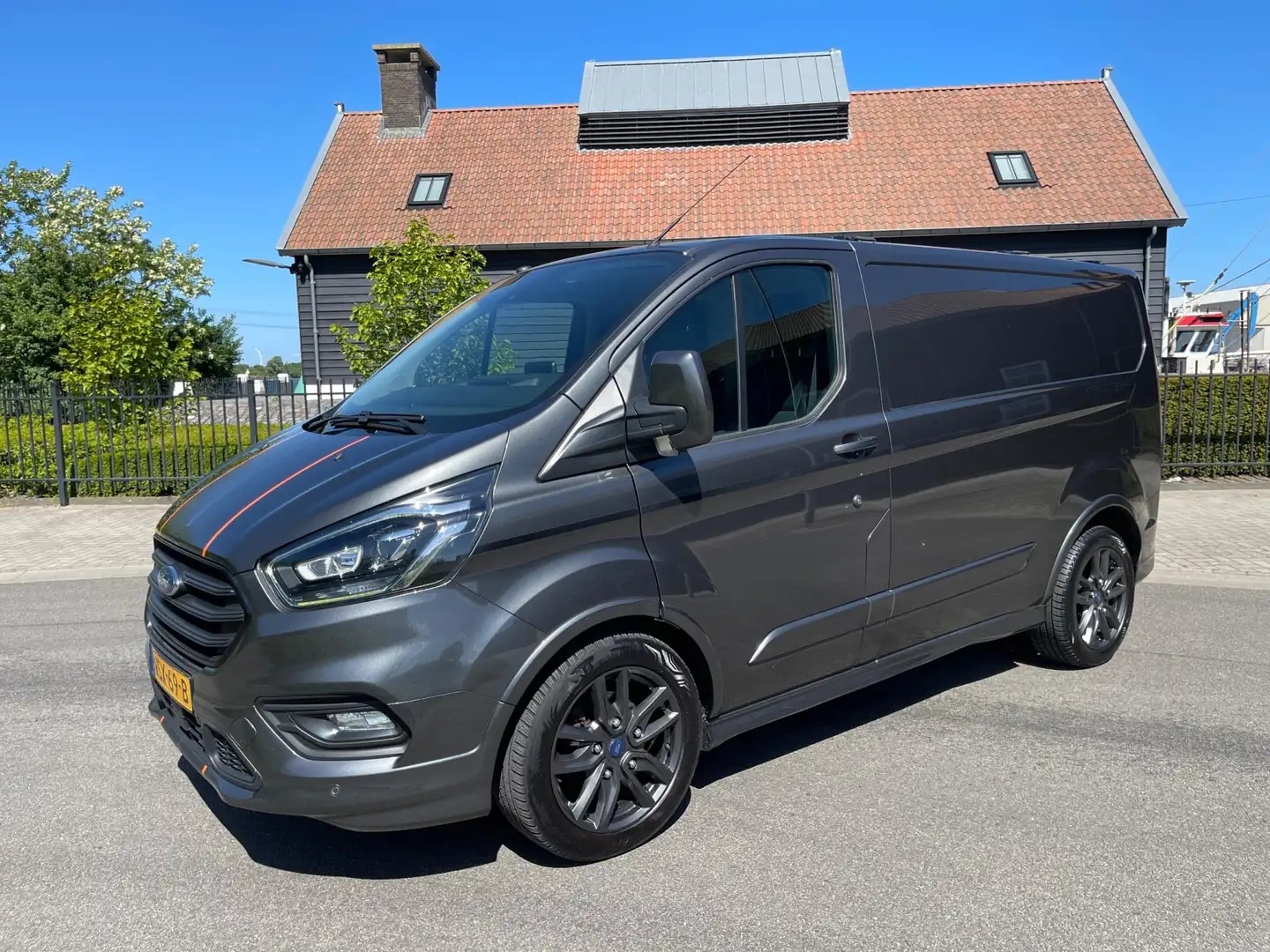 Ford Transit Custom 2.0 TDCI L1H1 SPORT ST-LINE AUTOMAAT LEER NAV I AP Grijs - 2