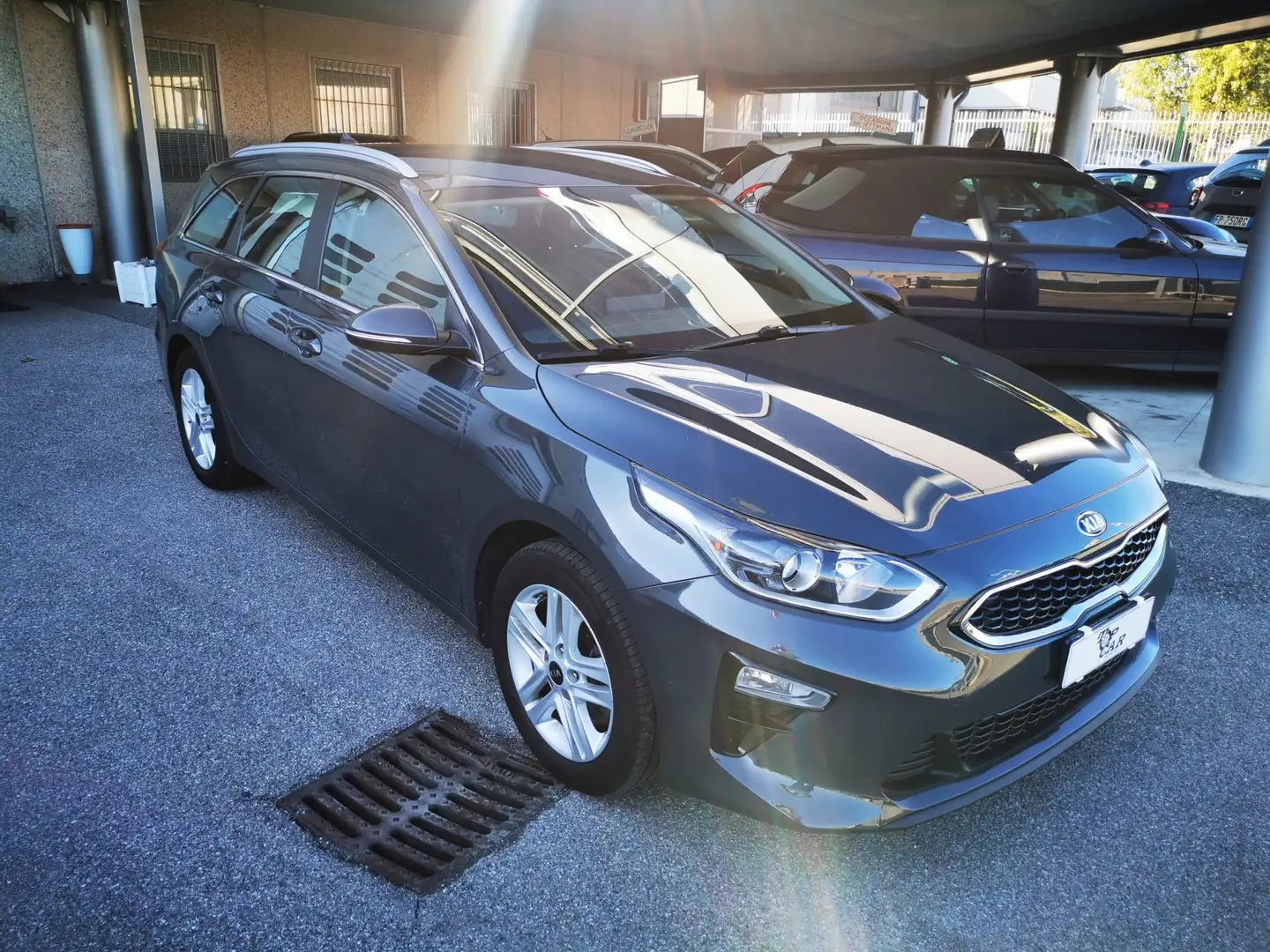 Kia Ceed / cee'd SW 1.6 crdi Business Class 115cv MOTORE NUOVO KIA Gris - 1