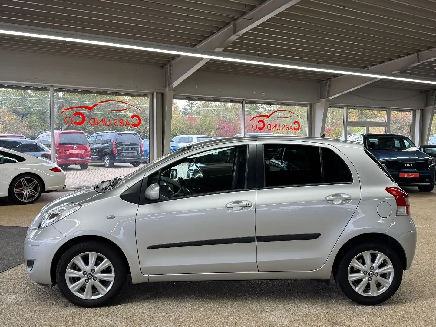 Daihatsu Charade /Toyota Yaris 1.3 Top Automatik *SHZ*PDC Argent - 2