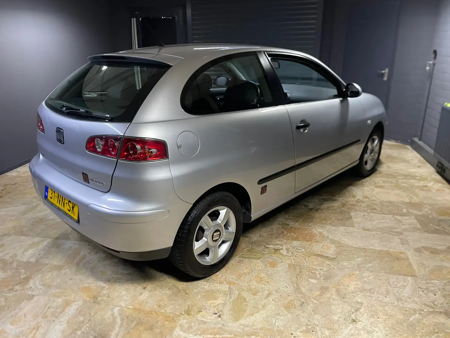 SEAT Ibiza 1.4-16V Stella Nw Apk Gri - 2