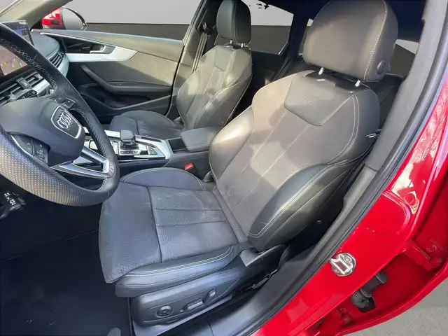 Audi S4 view 11