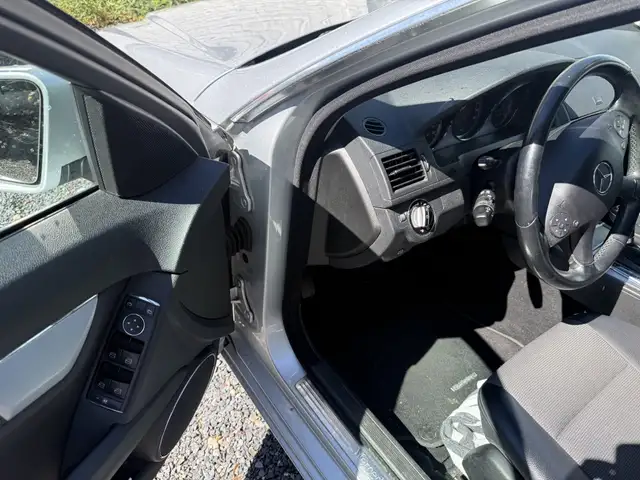 Mercedes-Benz C-Class view 8