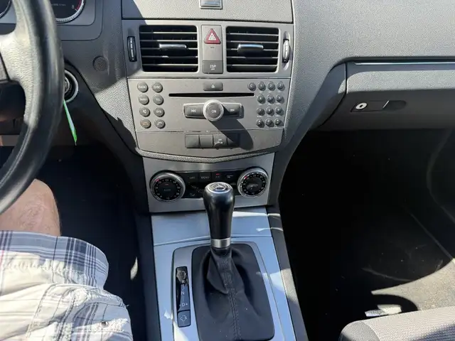 Mercedes-Benz C-Class view 9