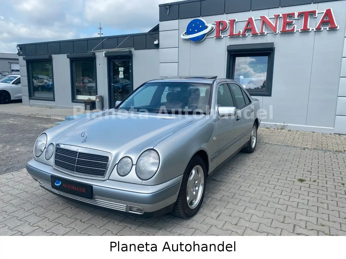 Mercedes-Benz E 240 CLASSIC*1.HAND*S.HEFT*AUTOMATIK*KLIMA*EGSD Silber - 2