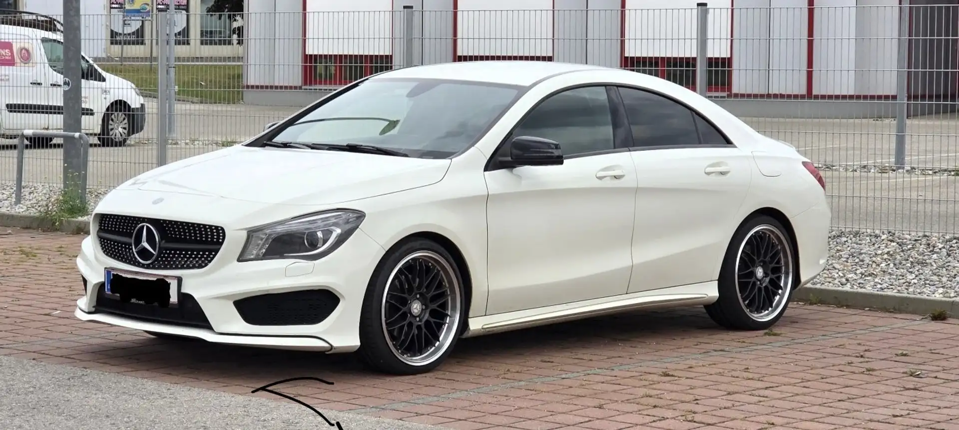 Mercedes-Benz 180 CLA 180 AMG Line Weiß - 1