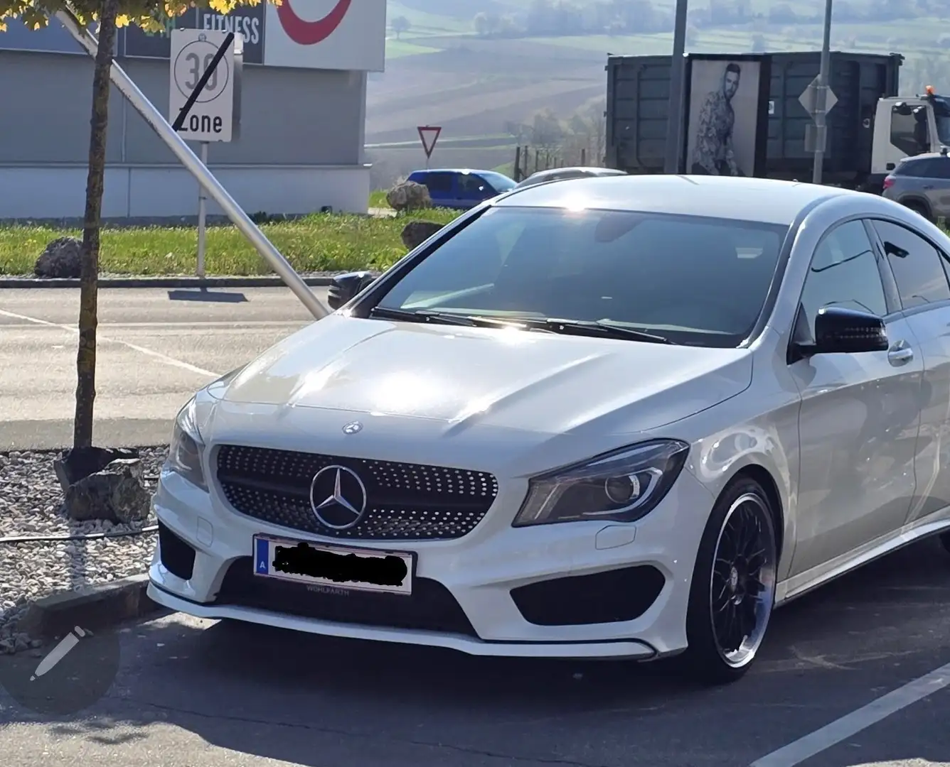 Mercedes-Benz 180 CLA 180 AMG Line Weiß - 2