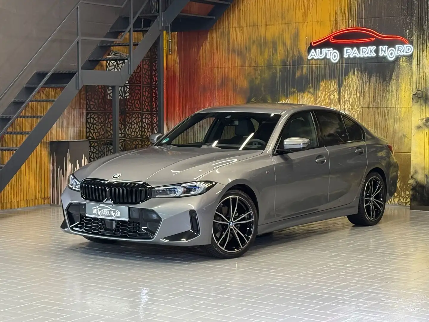 BMW 320 i M Sport~ LEDER~NAVI~KAMERA 360~LED~HEAD-UP Grey - 1