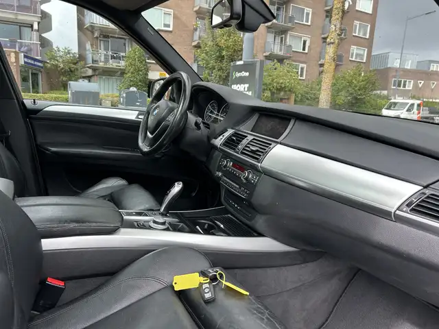 BMW X5 view 3