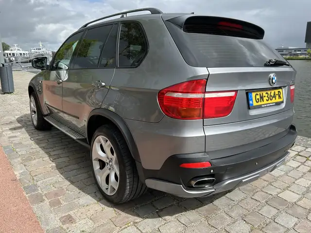 BMW X5 view 5