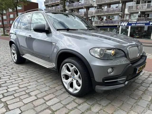 BMW X5 view 4