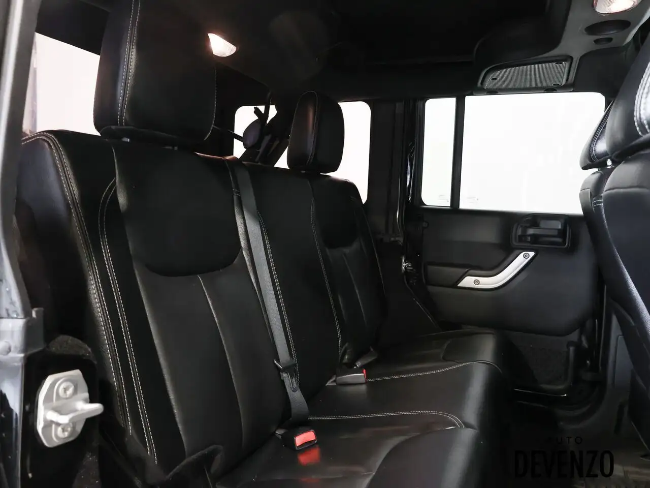 Jeep Wrangler снимка Jeep Wrangler