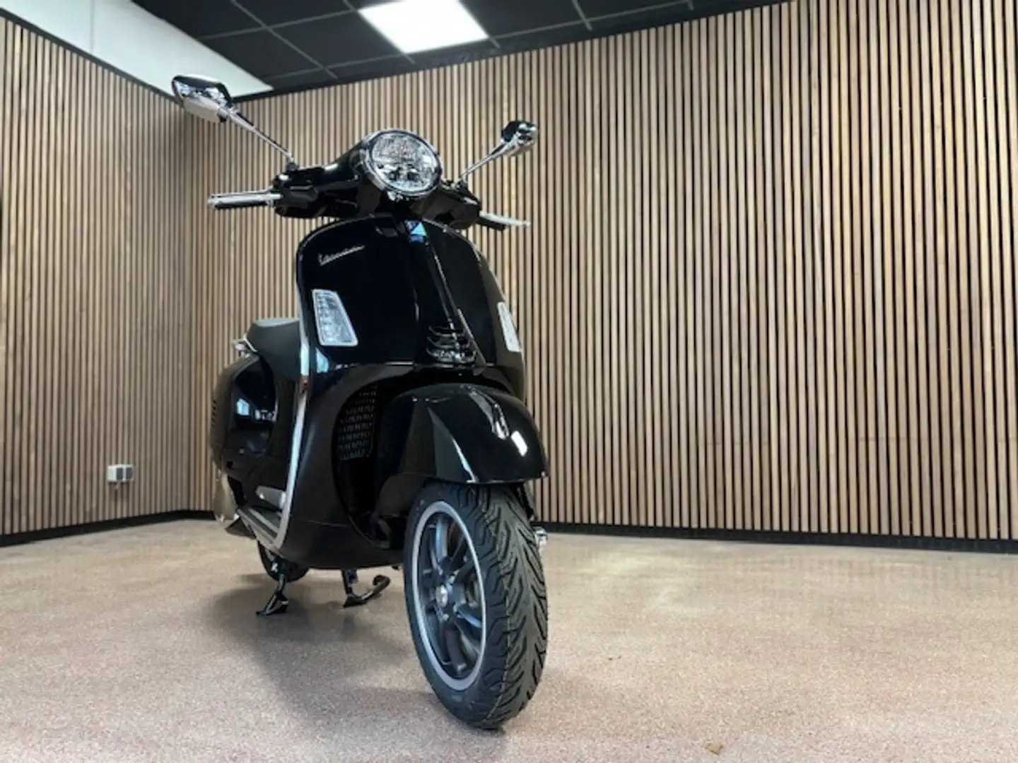 Vespa GTS 300 SUPER E5 NERO 90 Schwarz - 1