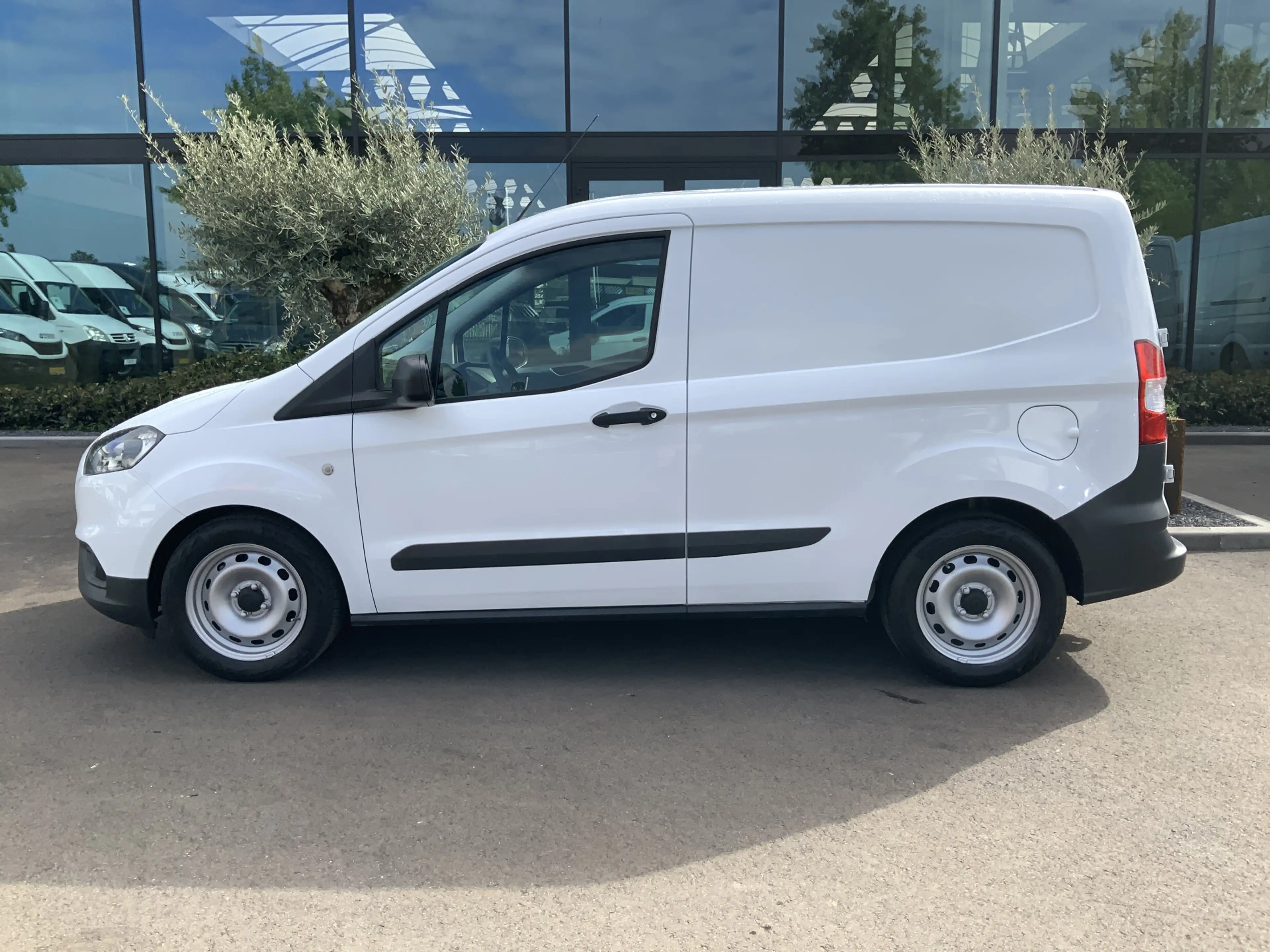 Ford Transit Courier 1.5 TDCI Trend Duratorq S&S Airco Trekhaak 540 kg — photo 3