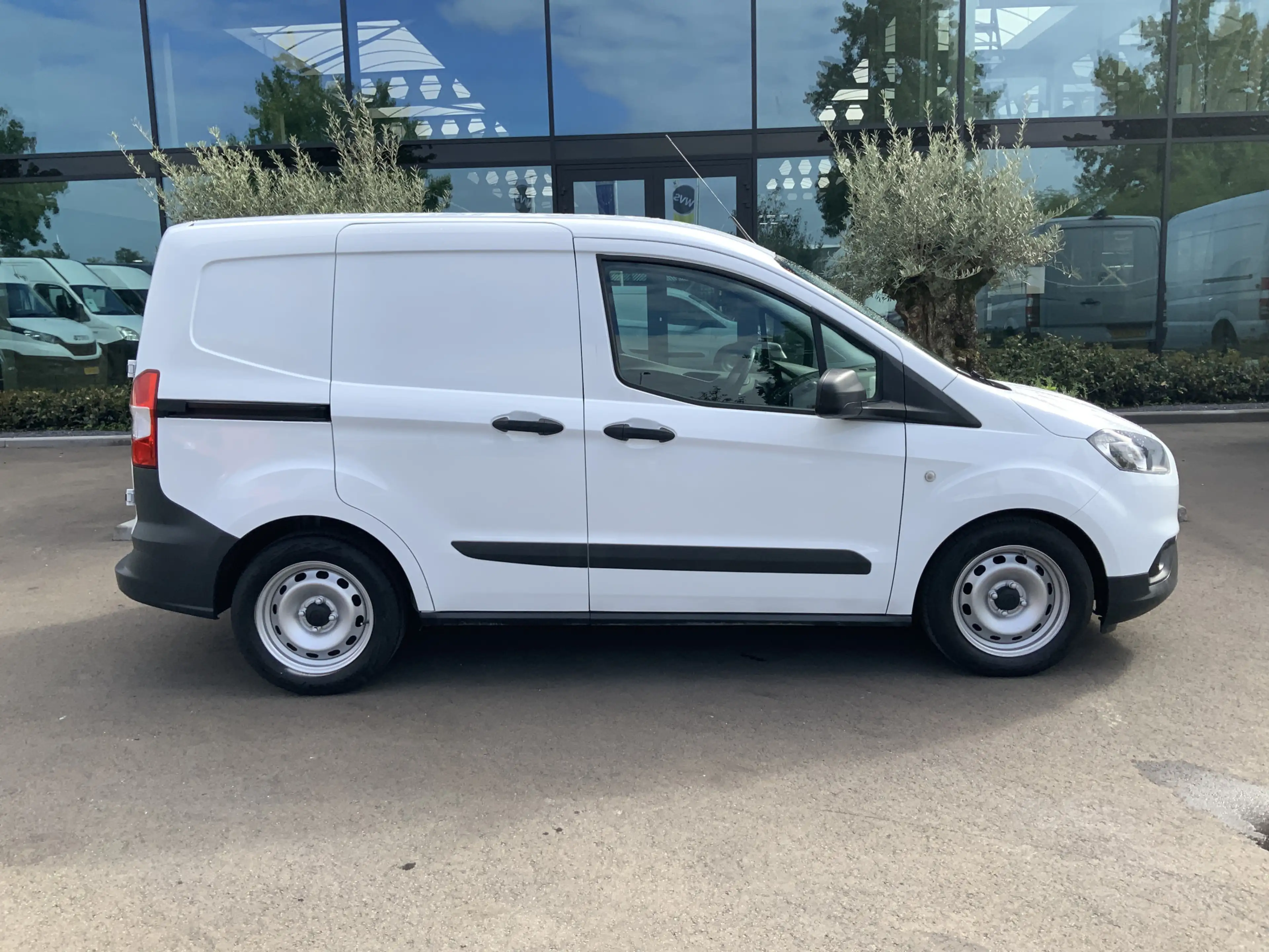 Ford Transit Courier 1.5 TDCI Trend Duratorq S&S Airco Trekhaak 540 kg — photo 16