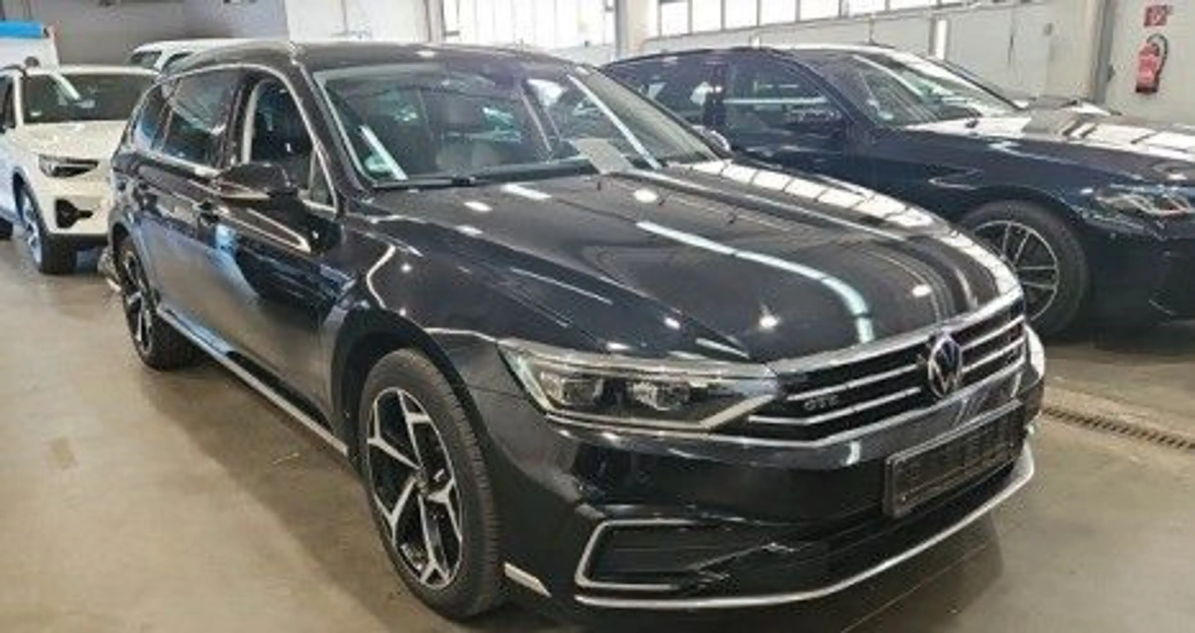 Volkswagen Passat Variant GTE PANO*ACC*WIDE*LED*MSG*KAM*AHK — photo 2