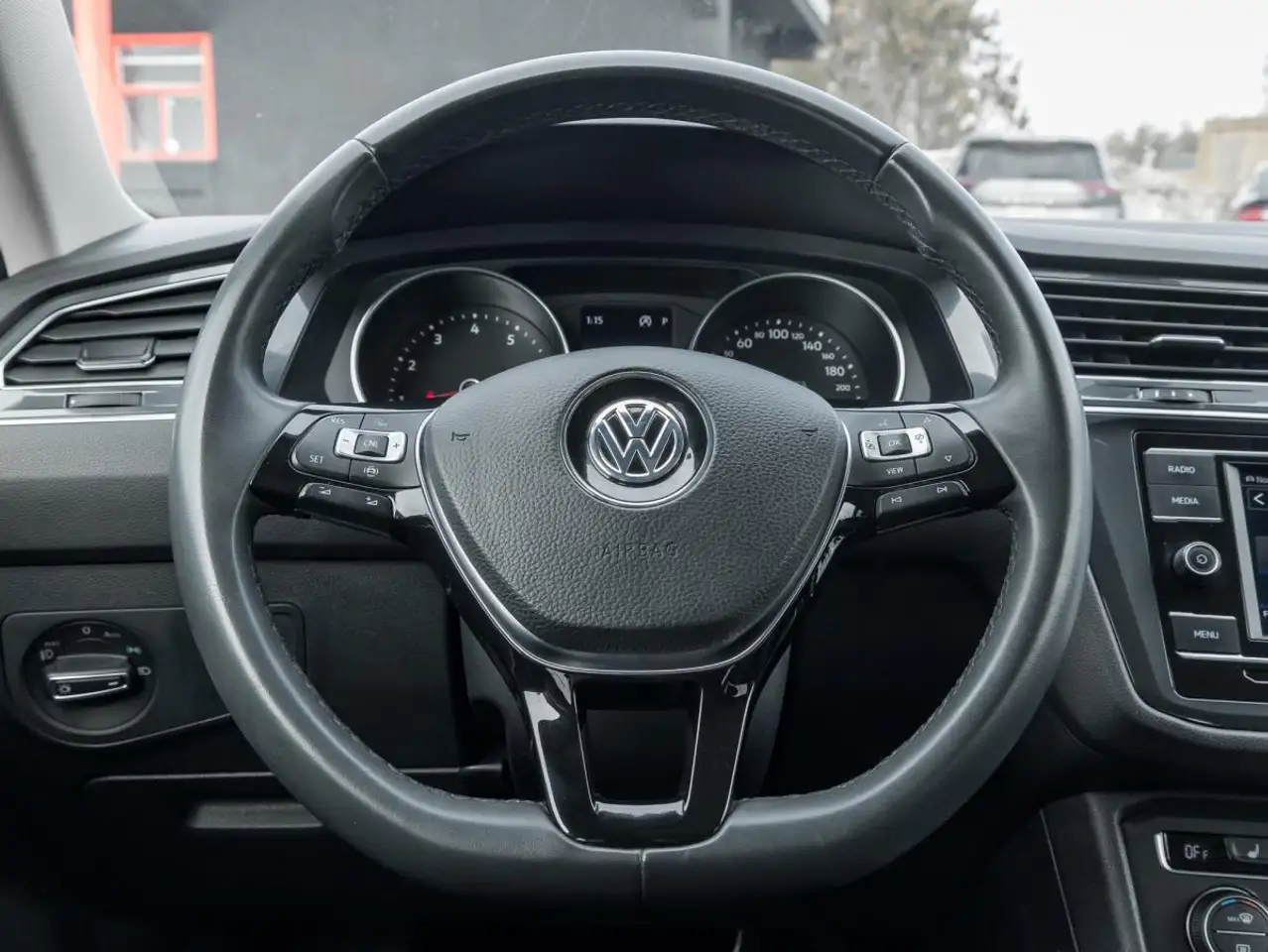 Volkswagen Tiguan снимка Volkswagen Tiguan