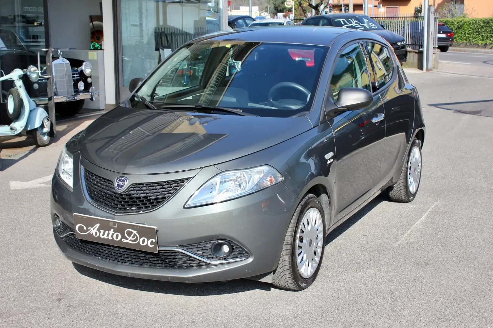 Lancia Ypsilon 1.2 69CV 5 porte GPL Ecochic Silver Grigio - 1