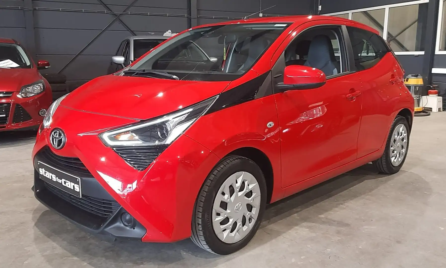 Toyota Aygo 1.0i VVT-i X-play II GPF Rood - 1