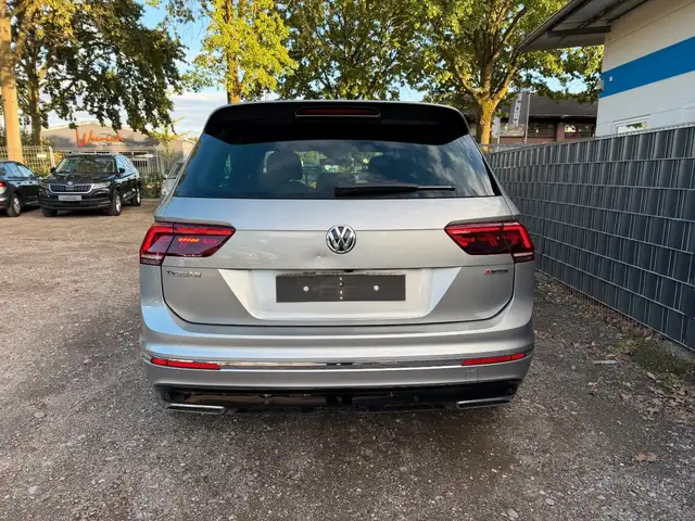 Volkswagen Tiguan view 4