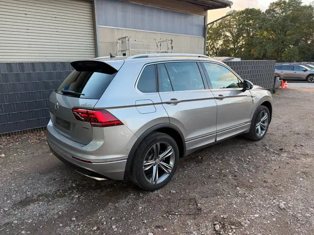Volkswagen Tiguan view 5