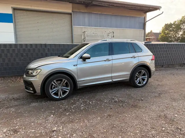 Volkswagen Tiguan view 2