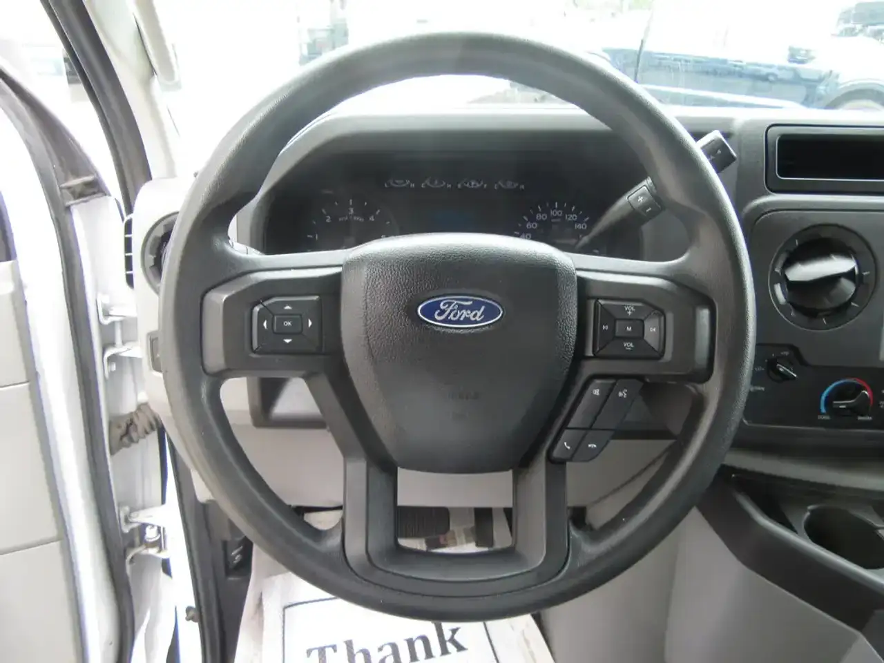 Ford E-450 снимка Ford E-450