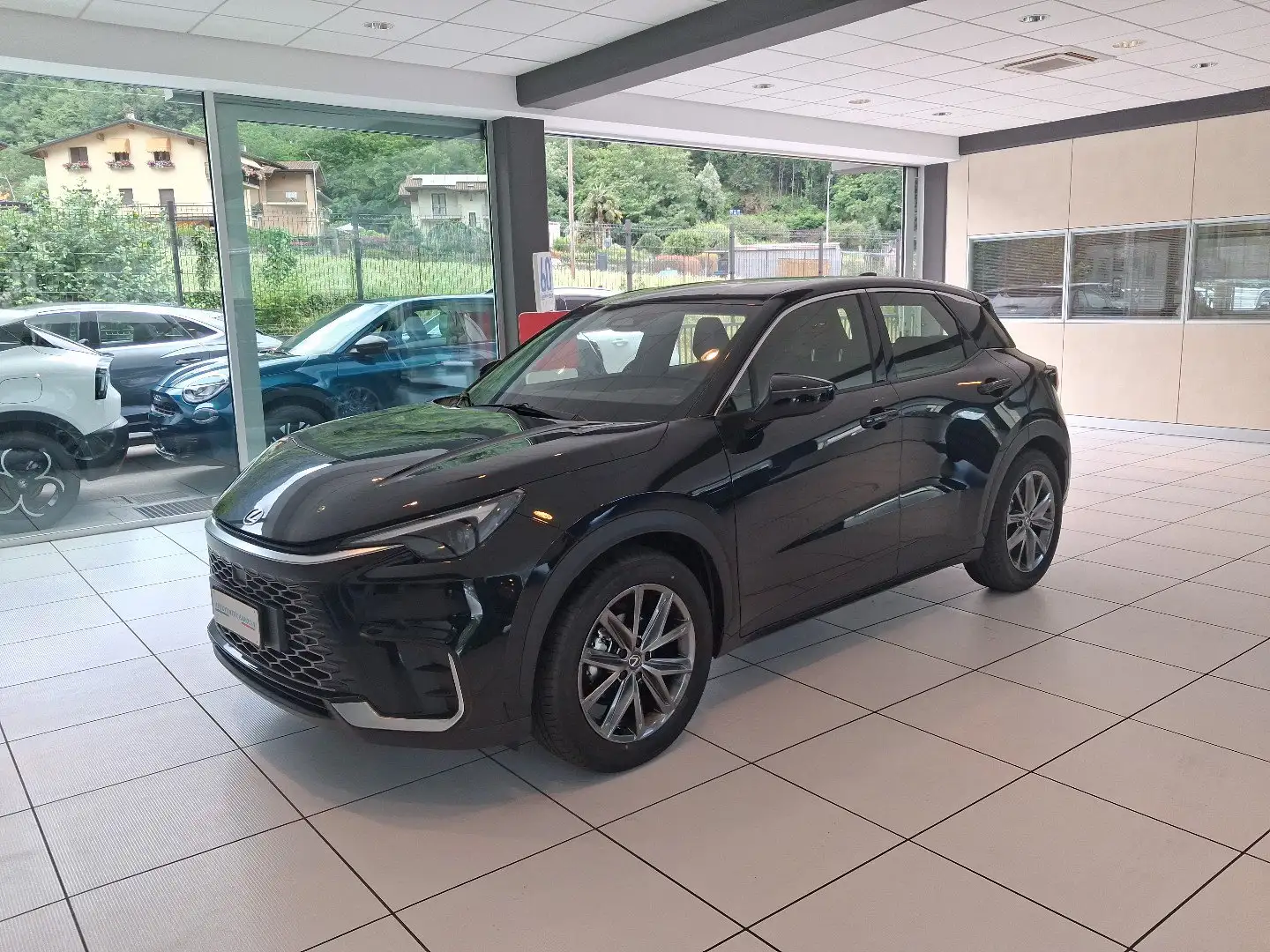 Lexus LBX Hybrid Elegant Noir - 1