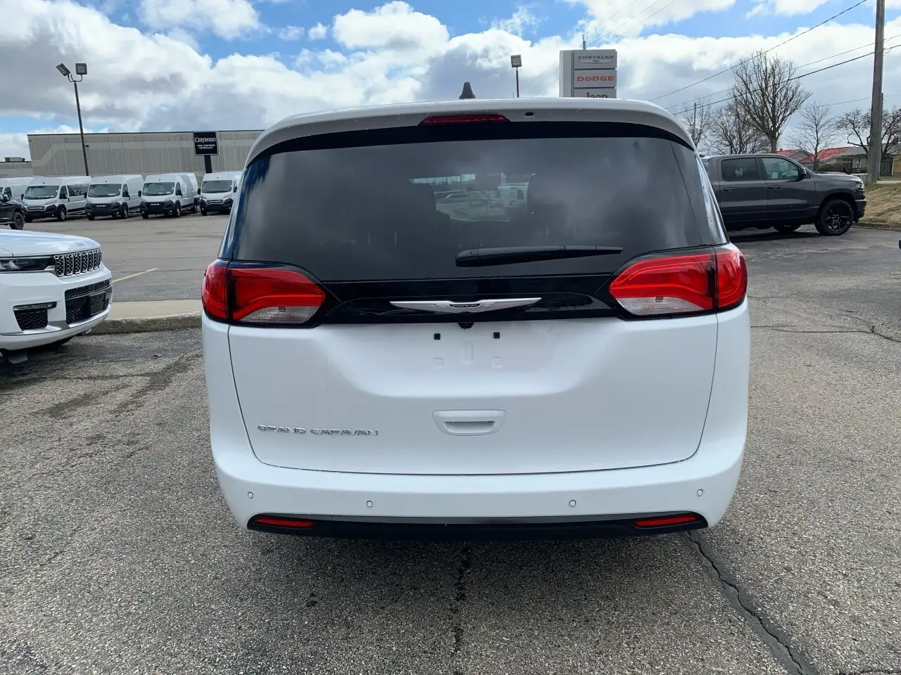 Chrysler Grand Caravan снимка Chrysler Grand Caravan