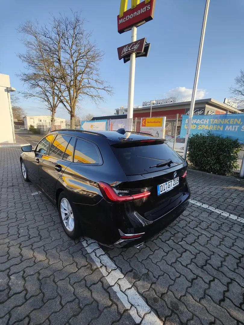 BMW 320 320d Touring Aut. Luxury Line - 2